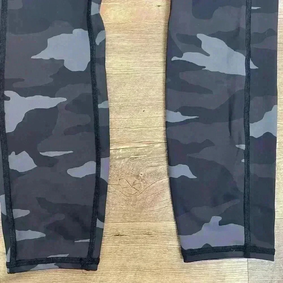 Athleta Camo Contender 7/8 Leggings Womens Sz S Pockets Black Gray Gym Hiking - Picture 3 of 12